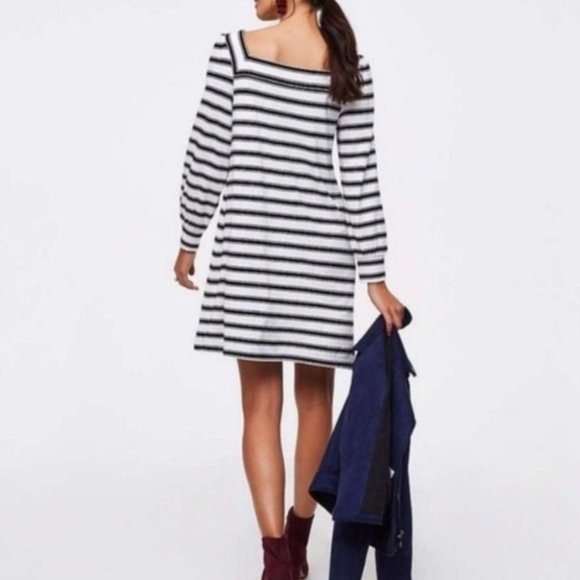 * "LOFT" BLACK & WHITE STRIPED SQUARE NECKLINE KNIT SWING DRESS SIZE: SP NWT - Picture 2 of 6